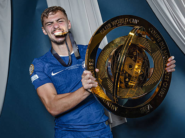Everton Capai Kesepakatan Transfer Kiernan Dewsbury-Hall